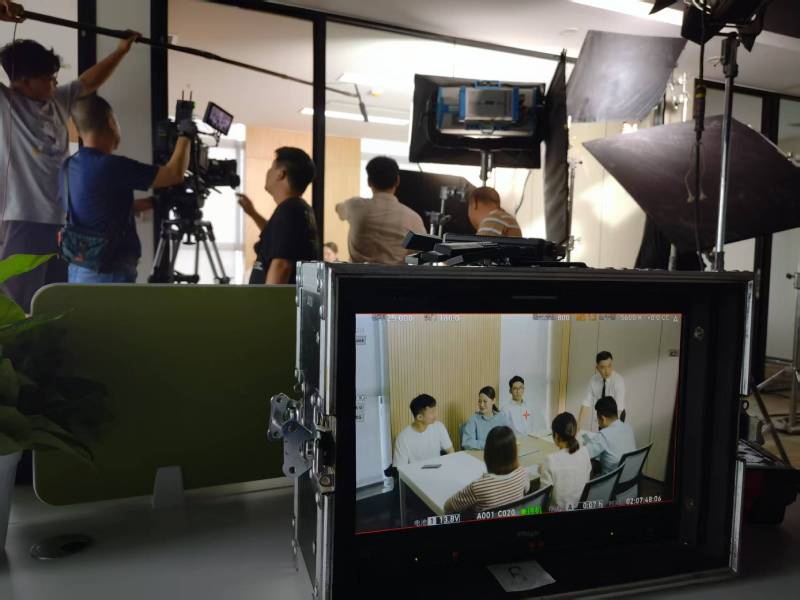 上犹县TVC拍摄公司：科技产品视觉化大师，诠释未来感与功能美学